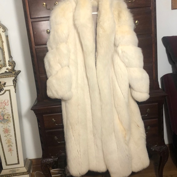 White Arctic Fox Coat - Picture 2 of 10